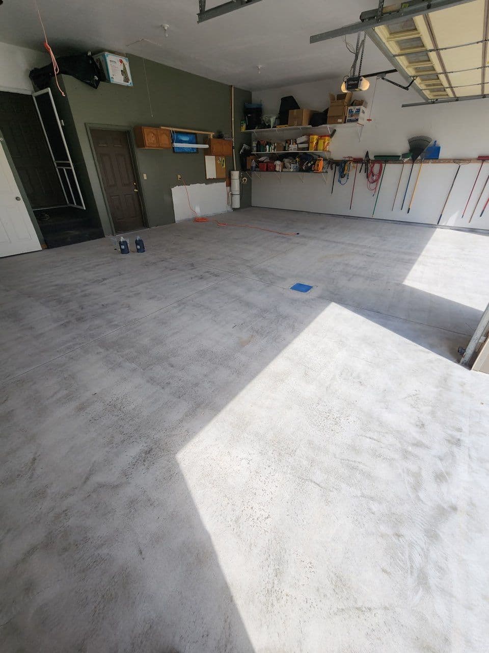 Gallery photos for Revive Your Garage with Flaked Epoxy Flooring: Image #2